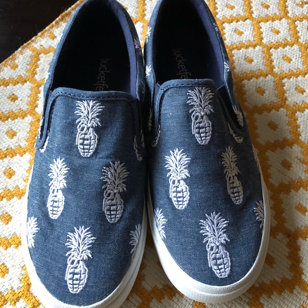 Bucketfeet slip-ons - Jean & White Pineapples